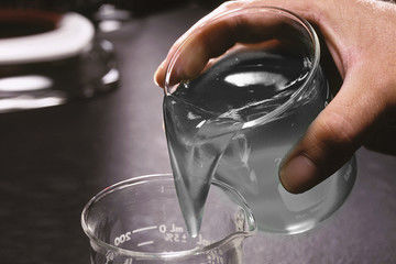 سائل التكسير الهيدروليكي عالي اللزوجة مع انخفاض التآكل ومستوى الحموضة المحايد